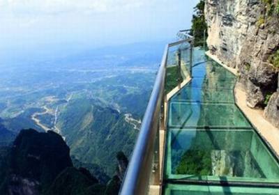 奇峰歷險(xiǎn)，游張家界天門山游記